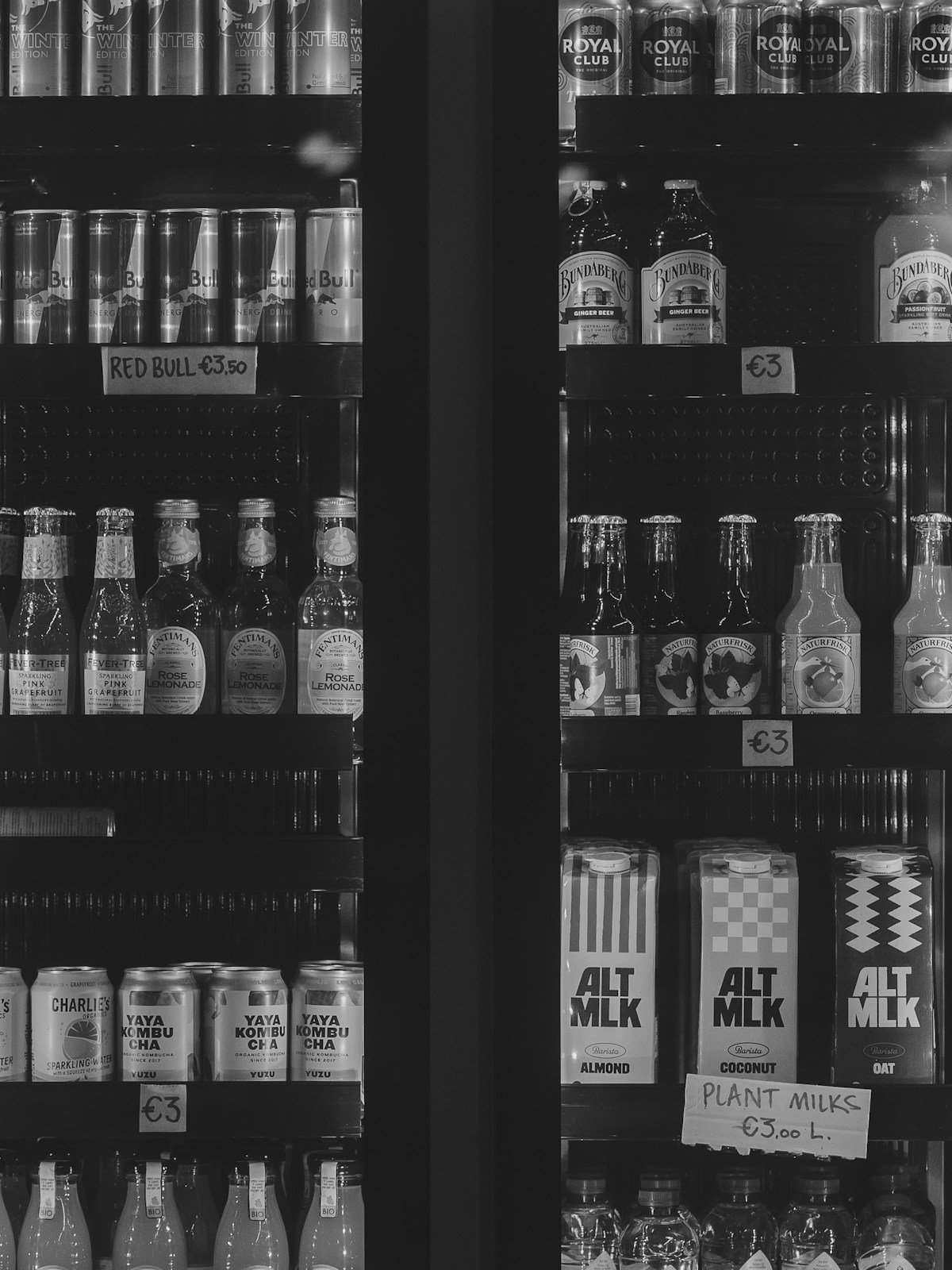 Autonomous smart retail refrigerator stocked with beverages